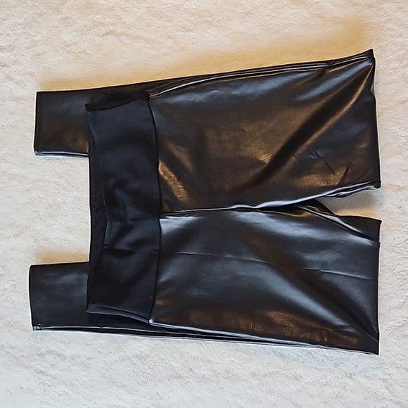 Assets by SPANX Faux Leather Leggings Sz M *NWOT* - Picture 4 of 7